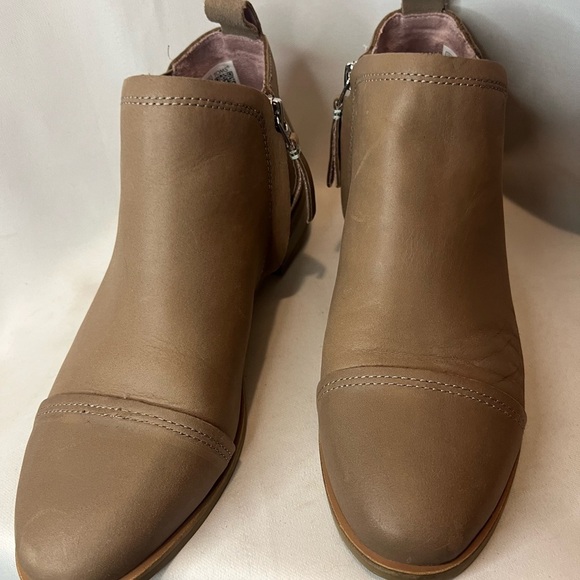 Tom’s Leather Reese Cap Toe Boot Beige Size 7.5 - Picture 4 of 8